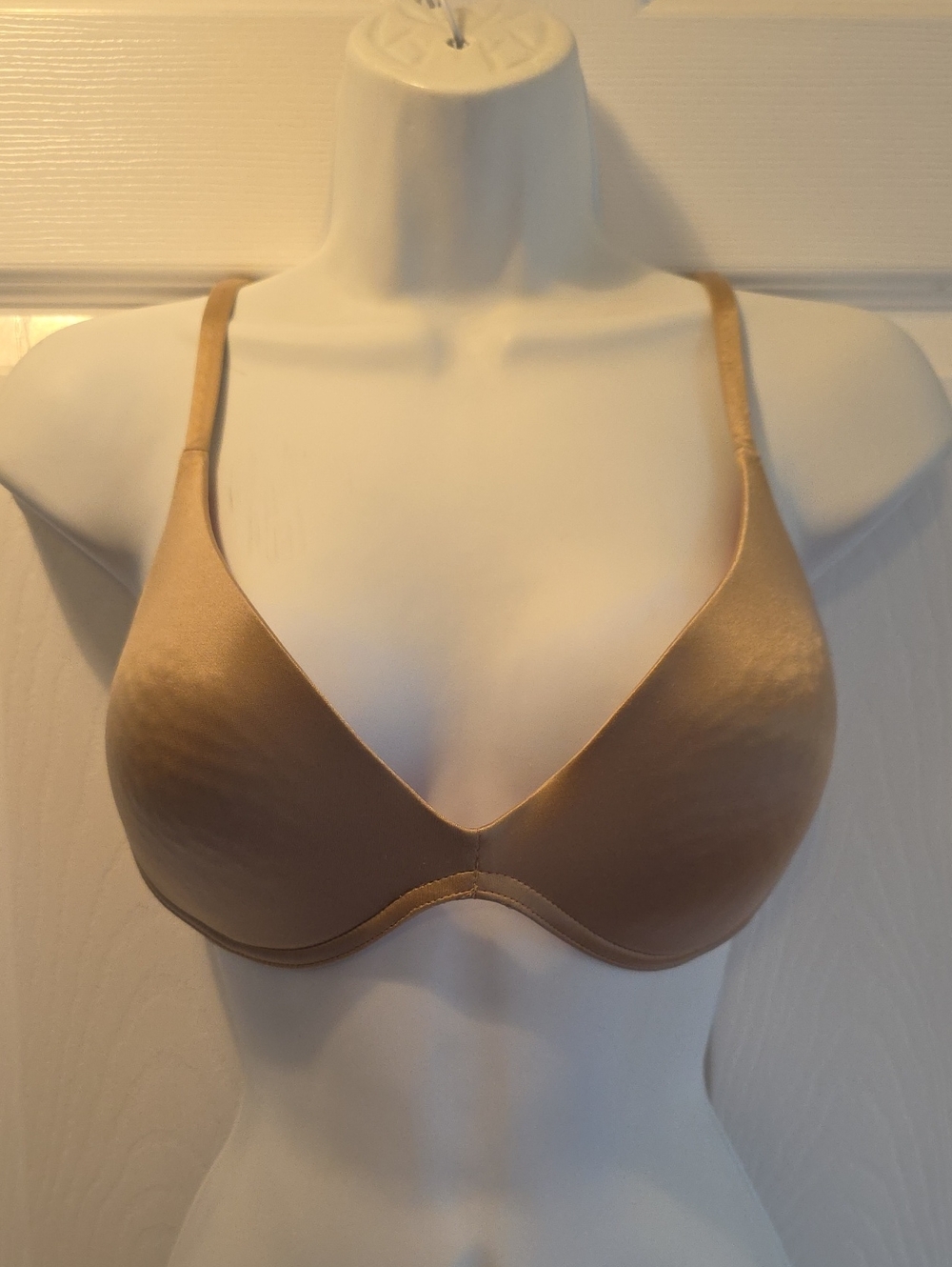 Victoria's Secret Smooth Scoop neck T-Shirt Bra in Tan/Gold